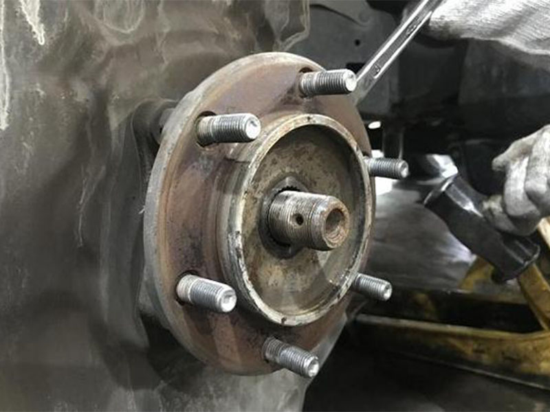 How to Properly Tighten the Axle Nut on a Wheel Hub Bearing