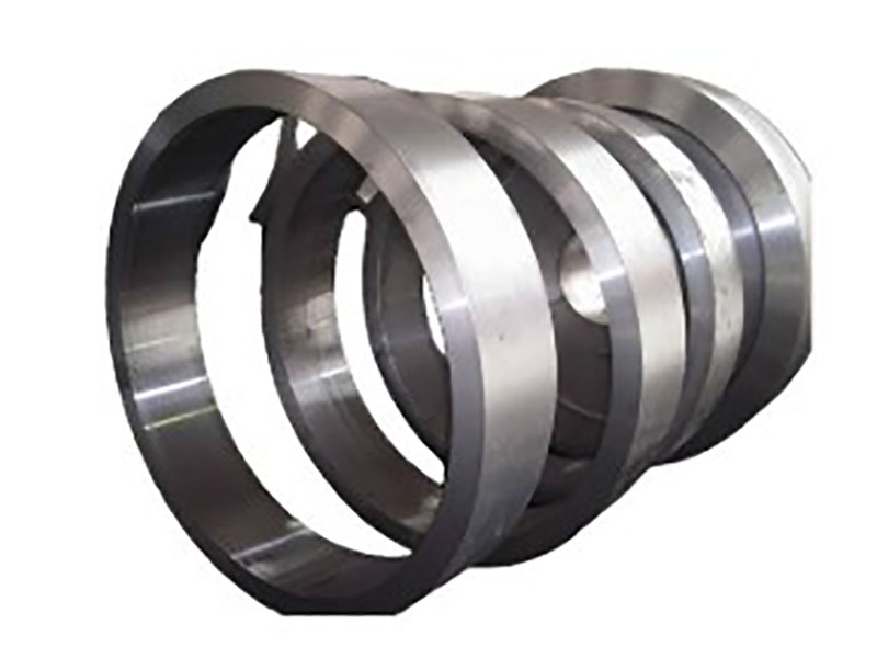 Bearing race manufacturing guide showing SAE 52100 chrome steel specifications (1% carbon, 1.5% chromium, 60-67 HRC hardness, 150°C max temperature) and four-step process: rough machining, heat treatment with quenching and tempering, precision grinding, and final honing finishing