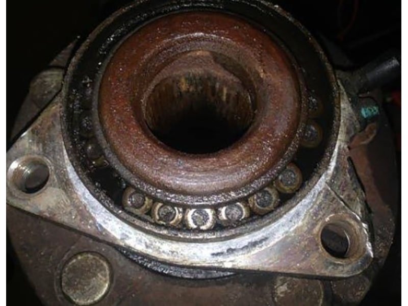 front-wheel-bearing-failure-symptoms-humming-vibration-abs