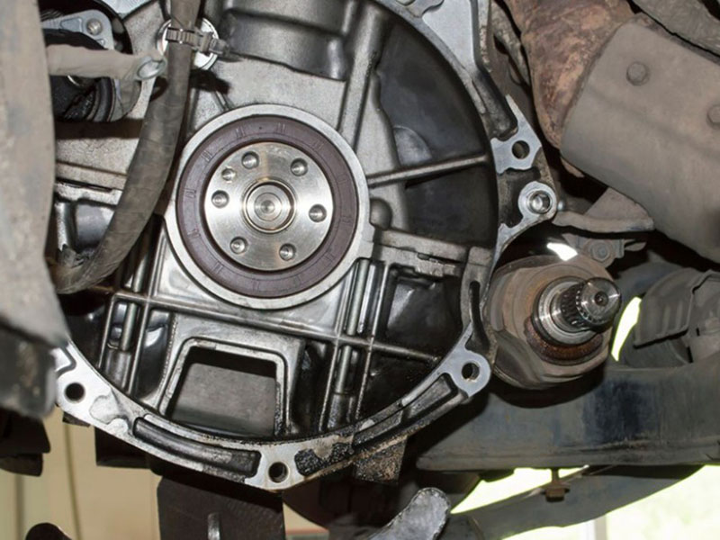oil-seal-location-engine-crankshaft-transmission-structure